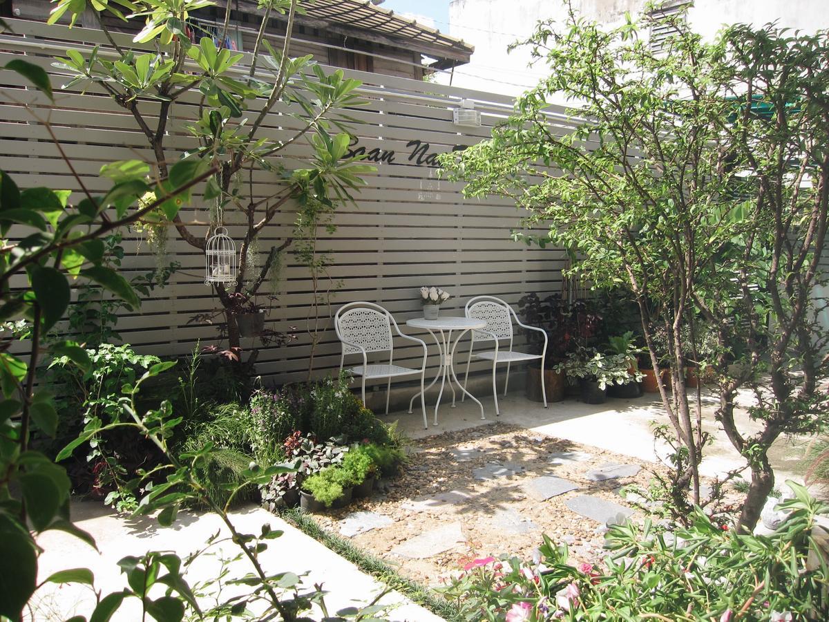 A Pousada Baan Nai Trok Banguecoque Exterior foto